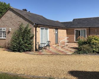 Cottage Crabapple at Wallis Farm House - Cambridge - Building