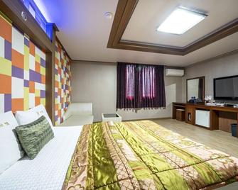 Tongyeong V Motel - Tongyeong - Habitación