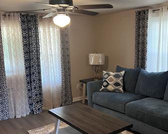 Skipper 4 - Lovely 1-bedroom apartment in welcoming Rockingham with WiFi, AC - Rockingham - Obývací pokoj