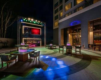 Moxy Bengaluru Airport Prestige Tech Cloud - Bagaluru - Pool