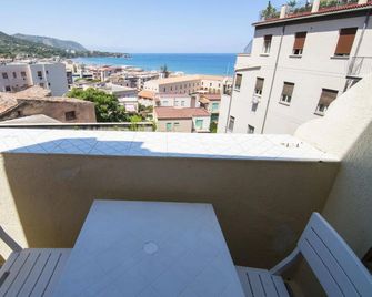 Porta Terra - Cefalù - Balkon