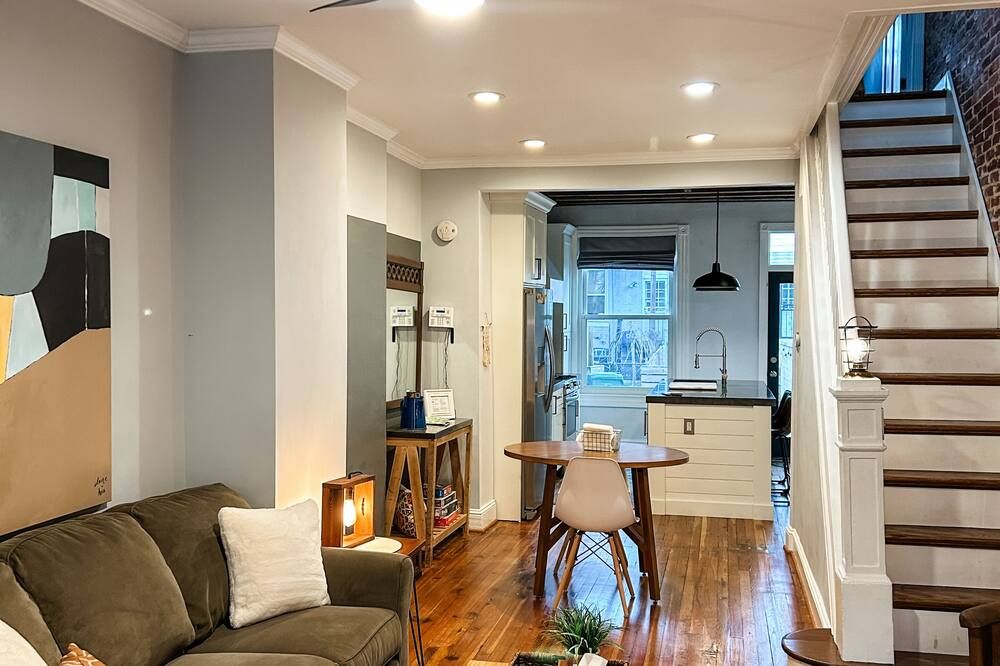 Renovated Baltimore Rowhome for Professionals - بالتيمور - غرفة معيشة