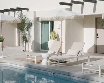 يارا هوتل - بالم سبرينغس - حوض السباحة