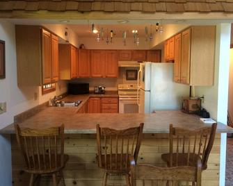 Timber Wolf Lodge in Three Lakes - Three Lakes - Kitchen