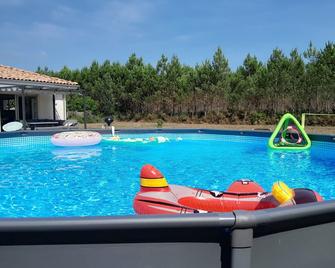 Magnifique maison de plein pied - Lesperon - Piscine