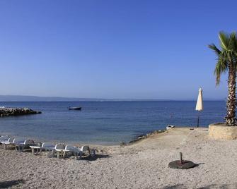 Beach Hotel Split - Podstrana - Beach