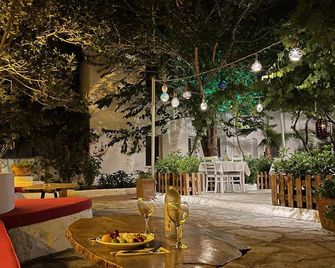 Esmana Otel - Bodrum - Patio