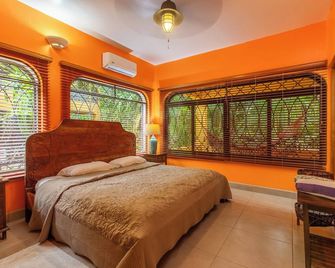 Villa Las Palmas #3 Tropical Rental - Beach Front-Reliable Wifi/Ac -Shaded Porch - Nosara - Habitación