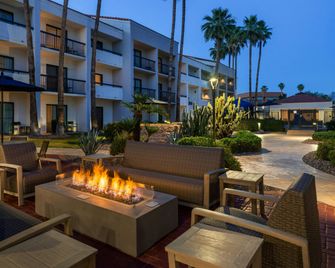 Courtyard by Marriott Phoenix North - Phoenix - Patio