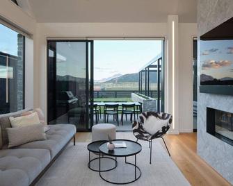 Stone Point - Family Friendly - Sleeps 8 - Wanaka - Obývací pokoj