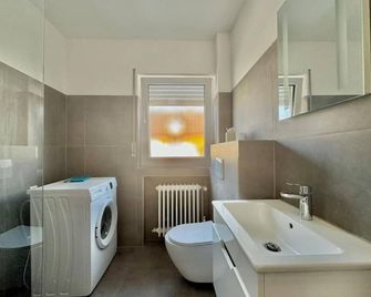 Family Apartments Near City Centre - Fráncfort - Baño