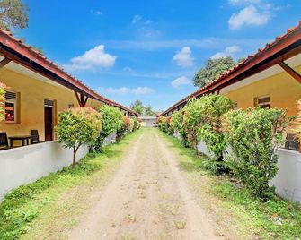 Collection O Hotel Indah Near - Pekalongan - Venkovní prostory
