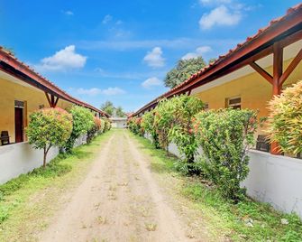 Collection O Hotel Indah Near - Pekalongan - Buiten zicht