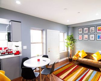 ✪ Beautiful 2BR +Balcony ✪ 30mins to Manhattan - Brooklyn - Living room