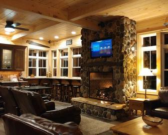 The Ridge ! New Home, Amazing View, Perfect Location! With Room For Everyone !\n\n - Grand Marais - Sala de estar