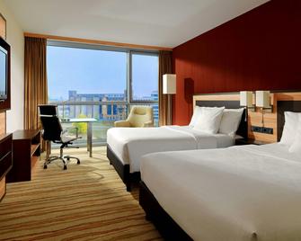 Courtyard By Marriott Düsseldorf Hafen - Düsseldorf - Bedroom