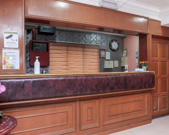 OYO 90167 Hotel Tiara - Chukai - Front desk