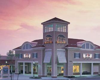 Family Retreat! 3 Relaxing Units, Free Parking, Quick Drive to Gillette Stadium! - Foxborough