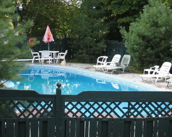 Motel Le Sainte-Adèle - Sainte-Adèle - Piscina