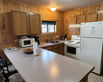 Slough Creek Cabin 130: An Authentic Montana Experience and True Cabin Feel - West Yellowstone - Cuisine