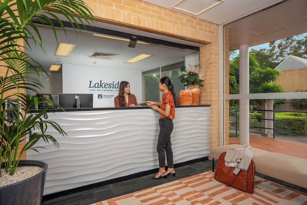 Lakeside Hotel and Conference Centre