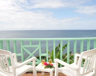 بيرد روك بيتش هوتل - باسيترّ - شرفة