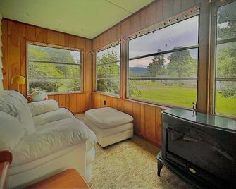 Echoes of Edenburg - Woodstock - Obývací pokoj