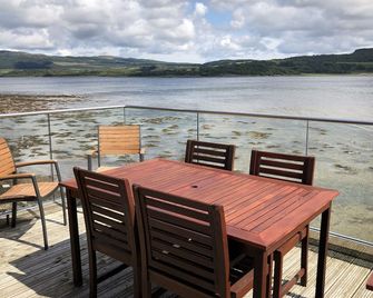 Dunmore Villa, 6BR Sleeps 12, situated on the loch - Tarbert - Balcony