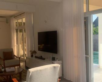 where Privacy Meets Luxury at the coastal region of Kenya - Malindi - Wohnzimmer