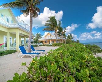 Luxury 3bd Beach Front, # 4 Green, Stunning Views - North Side - Patio