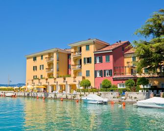 Spiaggia Azzurro -lakeside with terrace - Happy Rentals - Toscolano-Maderno - Bâtiment