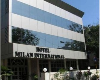 Hotel Milan International - Bombay - Edificio