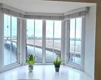 Riverview Apartments by Switchback Stays - Cardiff - Balcony