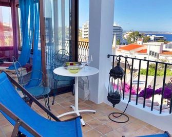 Uma Casa a Beira Sol - Lagos - Balcony