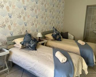 Room in Apartment - Cozy Crner, Home Away From Home, Near From Pristine Beaches Num2 - Langebaan - Bedroom