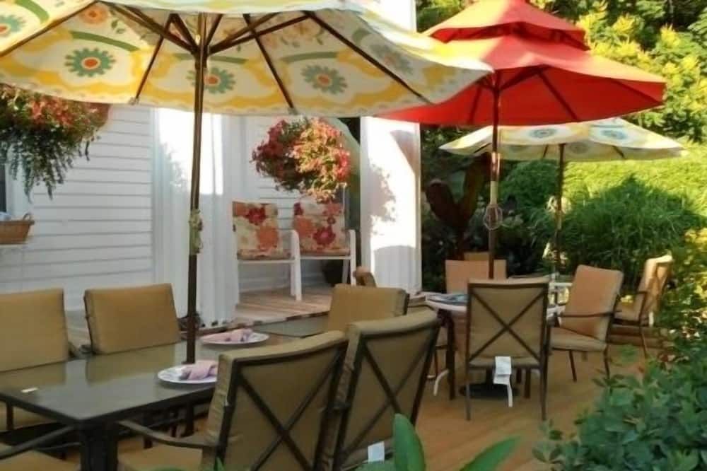 House of 1833 Bed & Breakfast Resort - 米斯蒂克 - 天井