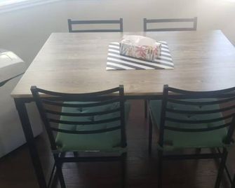 Appartement confortable, près de tout à Rimouski. - Rimouski - Dining room