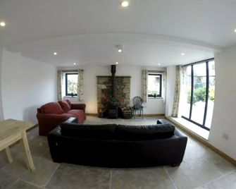 Traditional Stone Cottage Rental with a Fireplace in the Yorkshire Dales of England - Ravenstonedale - Sala de estar