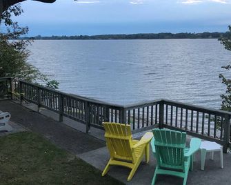 Upscale Cottage - Sandbanks/Prince Edward County - Prince Edward - Balcony