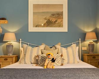 Dolphin Hotel - Seaton - Bedroom