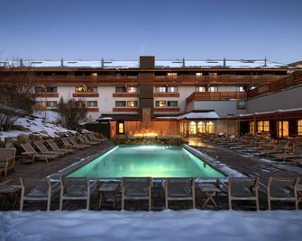 Highline Vail - a DoubleTree by Hilton - Vail - Zwembad