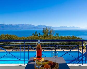 Villa Thalia - Kalamaki - Balcón