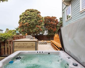 Beach Bungalow W/ Private Hot Tub, Fire Pit, Bbq Walk 2 Food & Activities - Half Moon Bay
