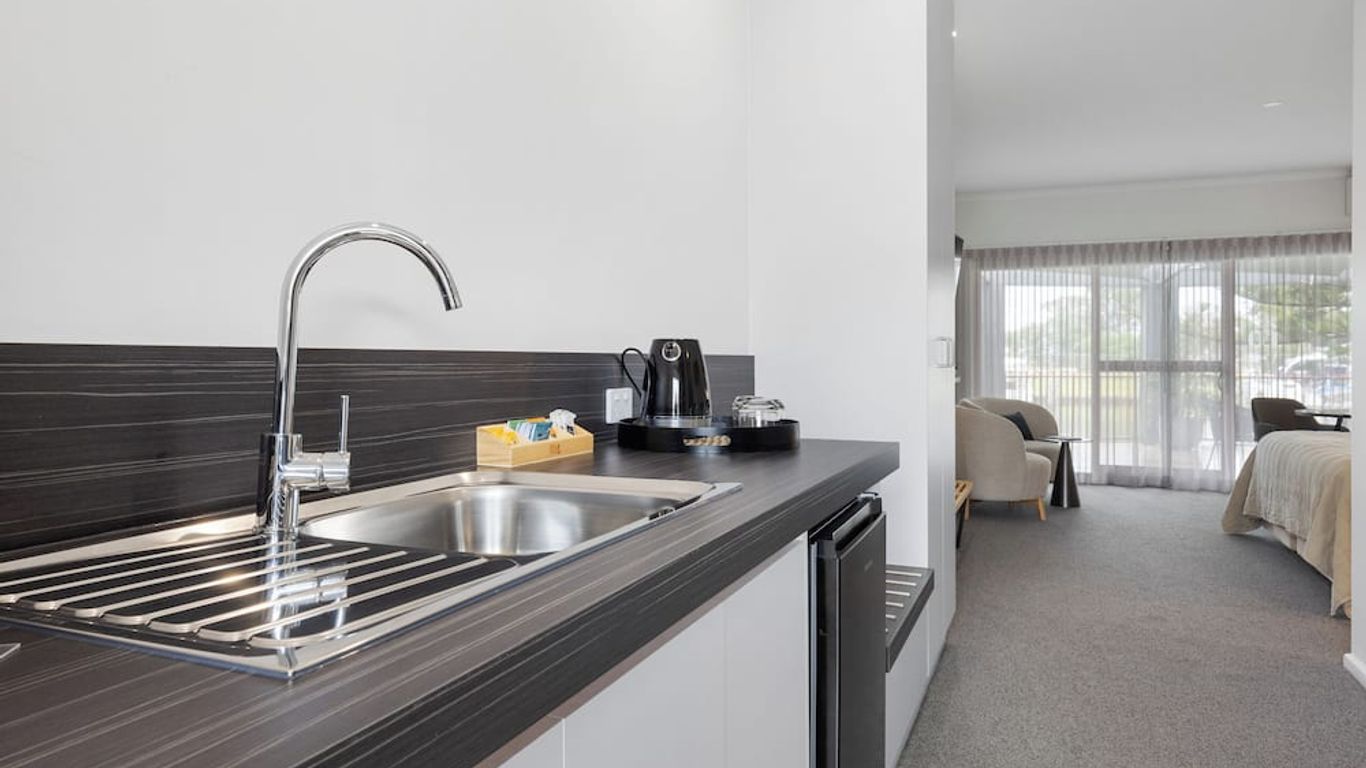 Mariners Cove Waterfront Motel and Apartments