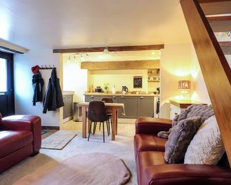 Peak Cottage - Hope Valley - Living room