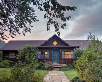 My Blue Heaven Cabin. Little Buffalo River access. A stargazer's delight! - Parthenon - Building