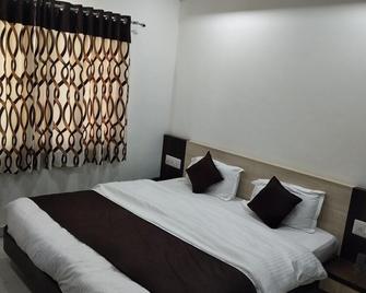 Hotel Shree Vallabh - Dwārka - Bedroom