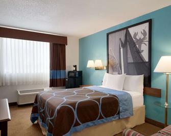 Super 8 by Wyndham Portland ME - Westbrook - Bedroom