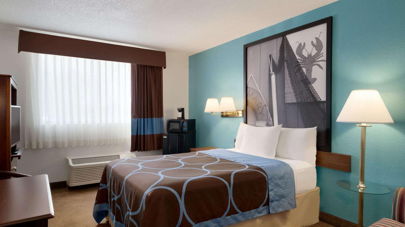 Super 8 by Wyndham Portland ME