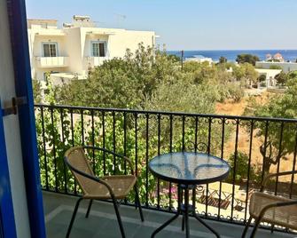 Castellania Hotel Apartments - Livadia - Balkón
